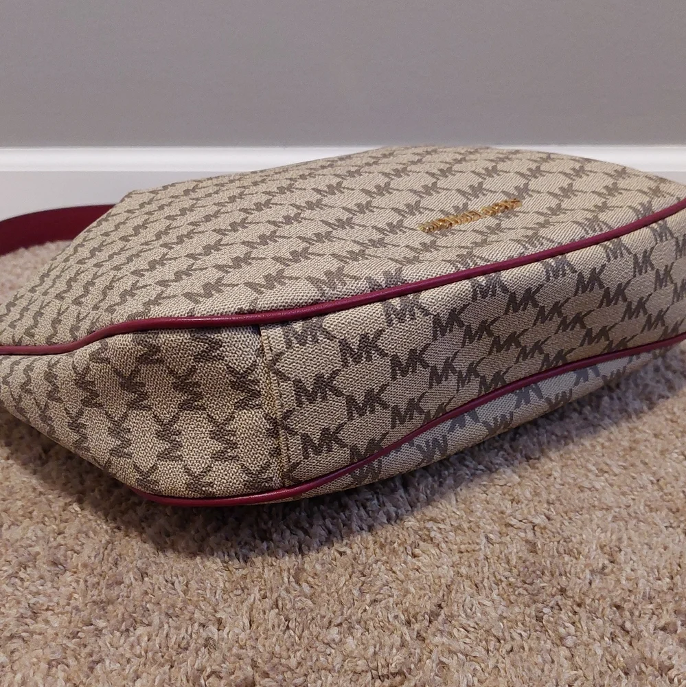 MICHAEL KORS Signature Jet Set Large Shoulder Bag